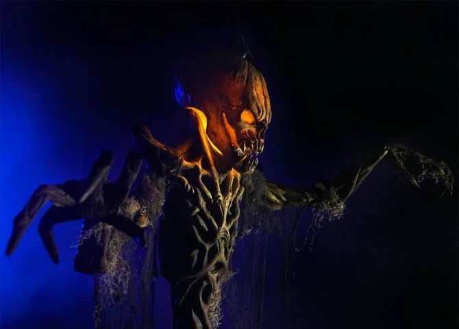 Distortions Unlimited 8ft Pumpkin Stalker Prop - Image 3
