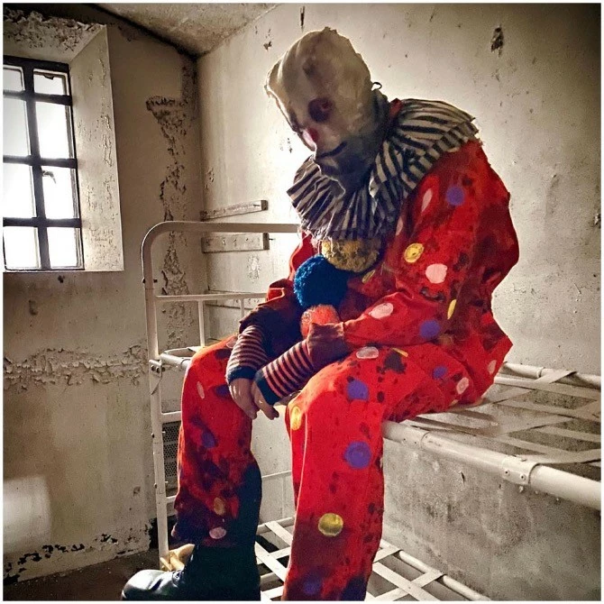 Mad About Horror Soots Clown Costume